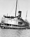 Photo des ruines du navire à vapeur NORONIC après l'incendie, le 19 septembre 1949