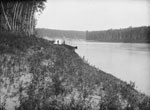 Richard G. McConnell sur la rivière Wabasca