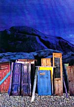 Collage de Joan McCrimmon Hebb représentant plusieurs portes de différentes formes et couleurs et des montagnes à l'arrière-plan